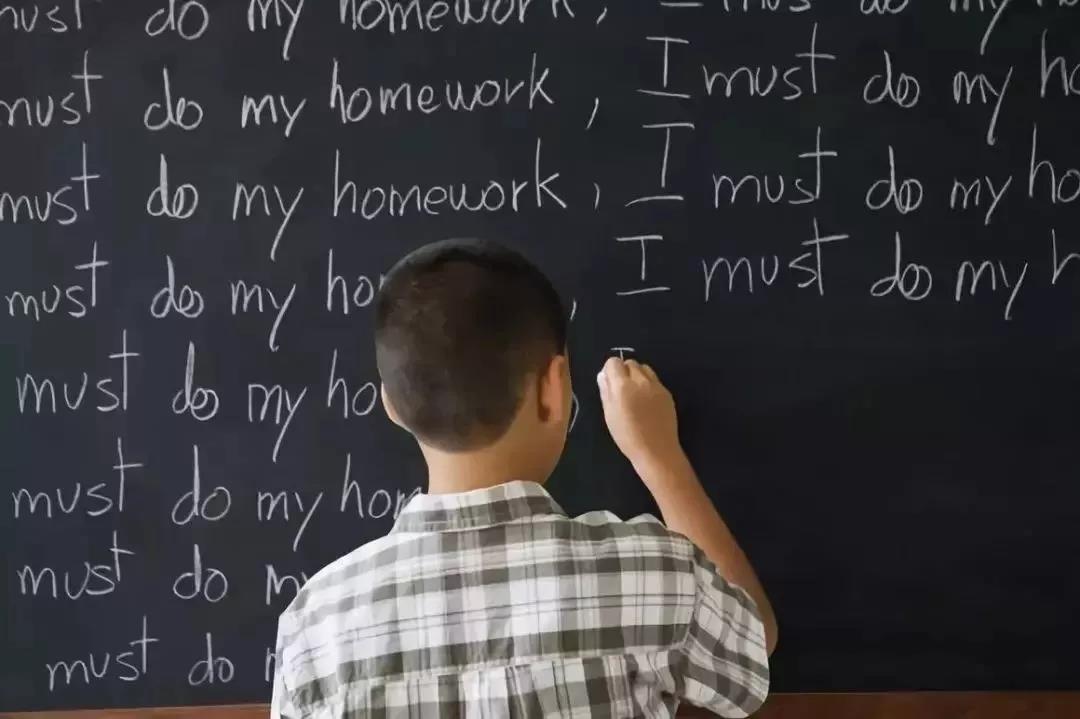 AEIS培训：宅在家里、不上学等，这种青少年隔离现象，已引起教育部关注！