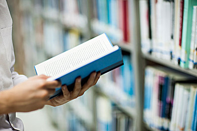 AEIS英语：What time is it now竟然是错的？可能你学了个假英语！